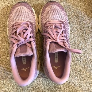Mizuno Waveknit running sneakers